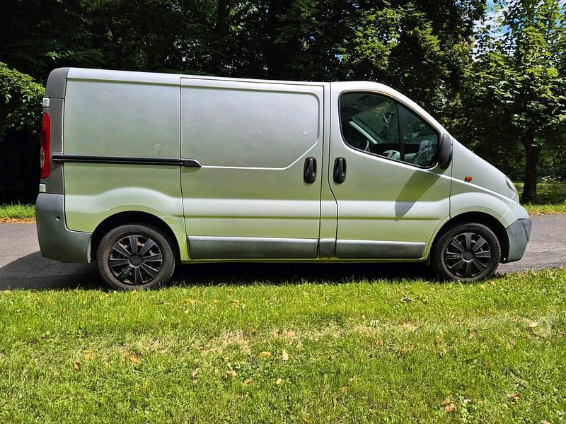 Silber Gebraucht 2006 Opel Vivaro Van | 4.950 € - Bild 1/4