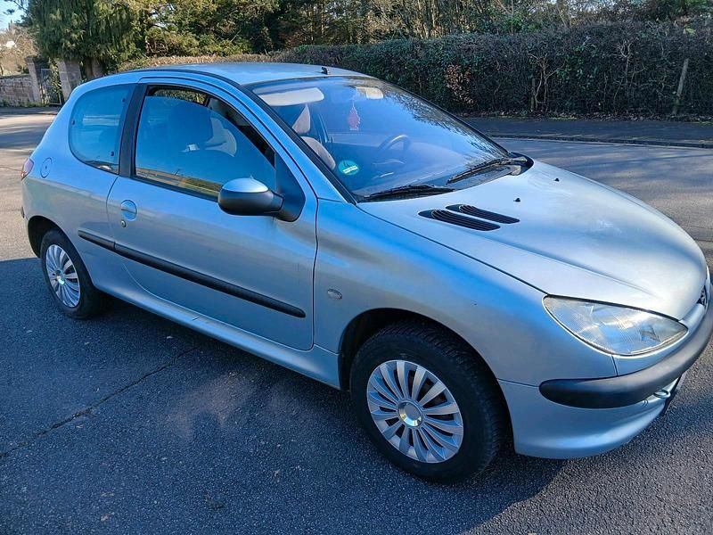 Gebraucht Peugeot 206 60 PS (44 kW) 2001 Kleinwagen