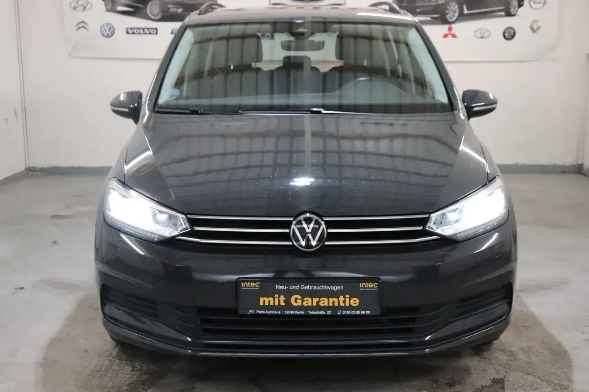 Gebraucht VW Touran Highline 150 PS (110 kW) 2023 Grau Van / Kleinbus