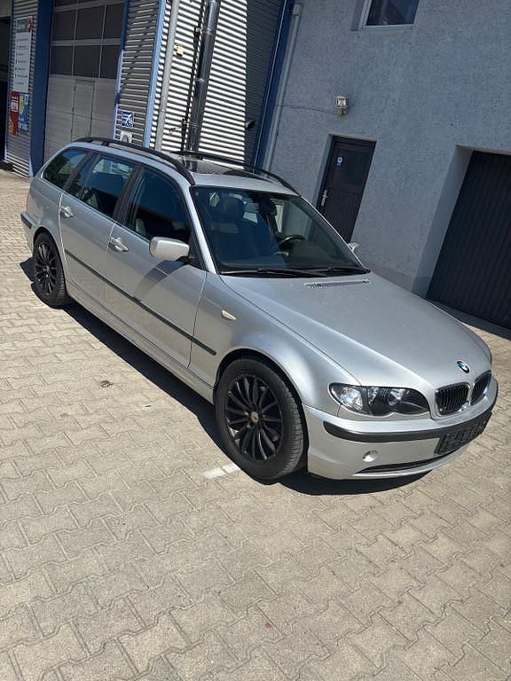 Silber Gebraucht 2003 BMW 325 Basis Kombi | 2.800 € (Fairer Preis) - Bild 1/4