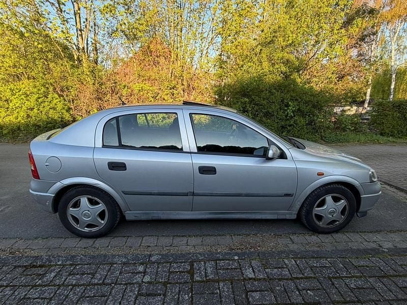 Second-hand Opel Astra 75 CP (55 kW) 1998 Berlinǎ
