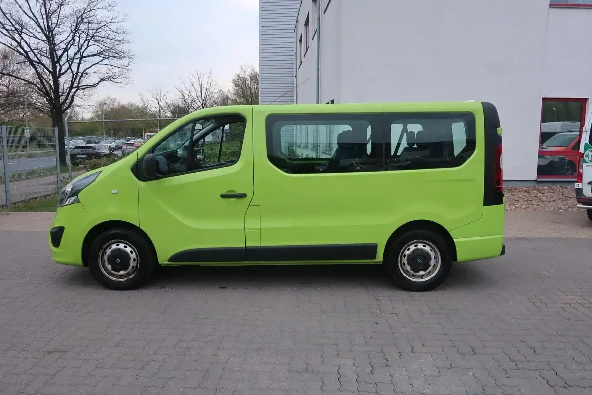 Second-hand Opel Vivaro 95 CP (69 kW) 2018 Verde Monovolum