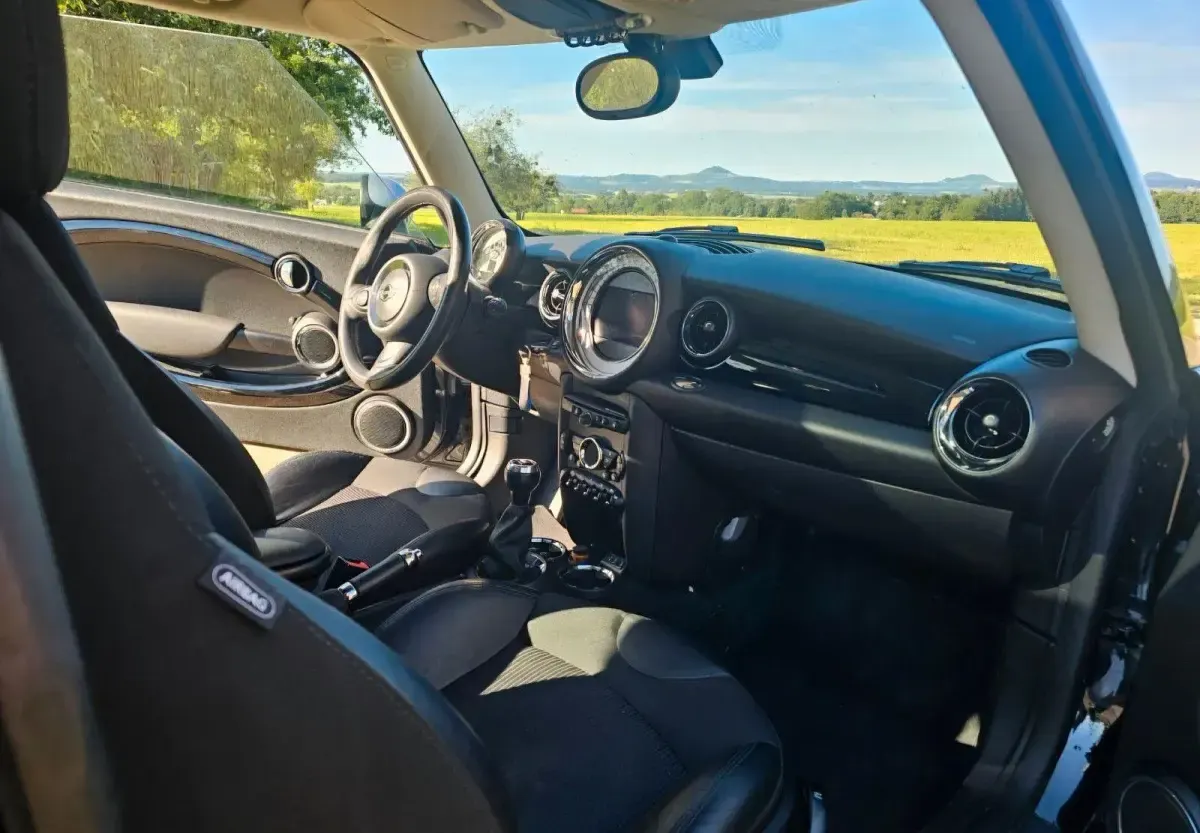 Gebraucht Mini Cooper 122 PS (89 kW) 2014 Schwarz Kleinwagen