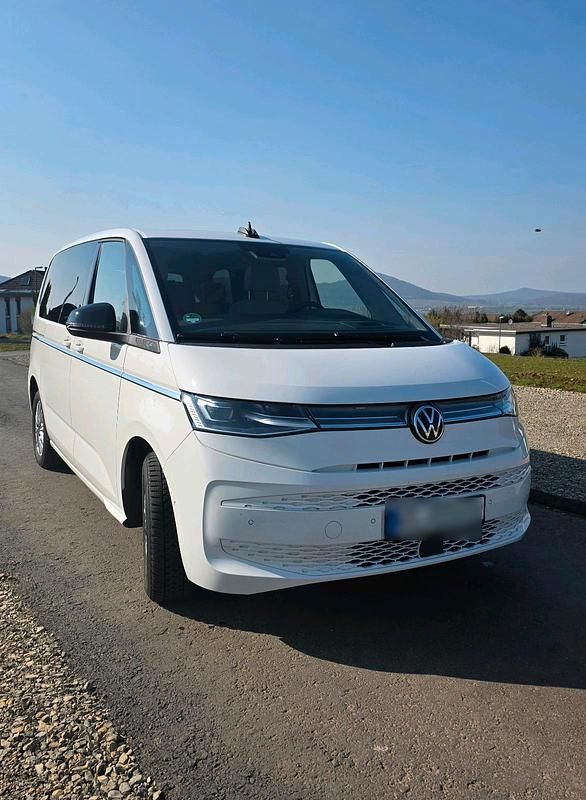 Second-hand VW Multivan Style 204 CP (150 kW) 2022 Alb Monovolum