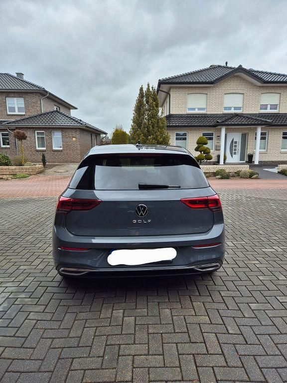 Gebraucht VW Golf VIII Move 150 PS (110 kW) 2023 Grau Limousine