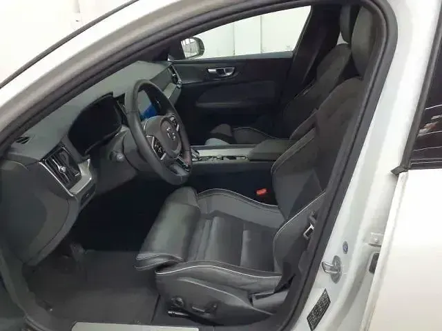 Gebraucht Volvo V60 Plus 197 PS (144 kW) 2023 Weiß Kombi