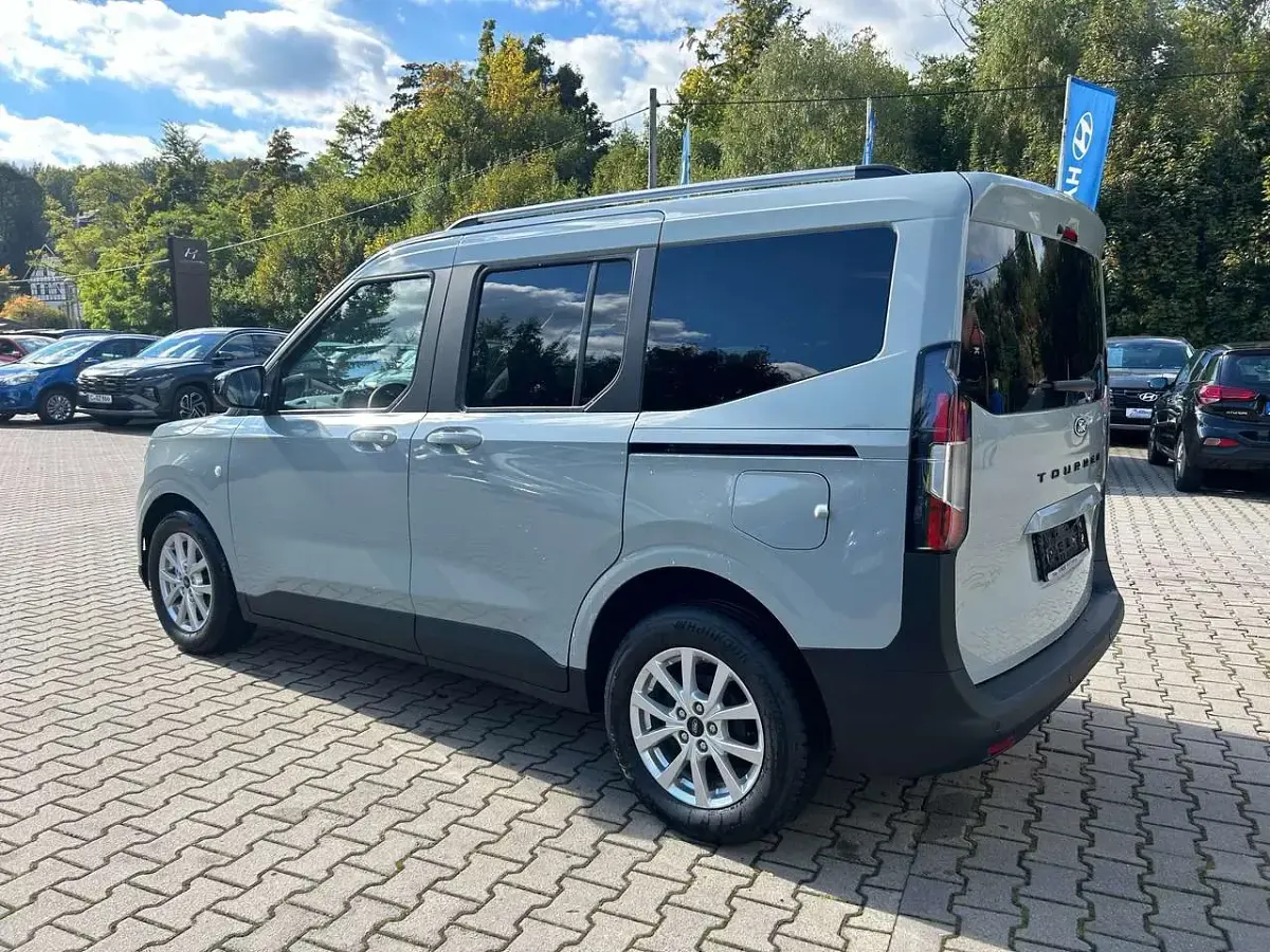 Neu Ford Tourneo Courier Titanium 125 PS (91 kW) 2025 Cactus grey Van / Kleinbus
