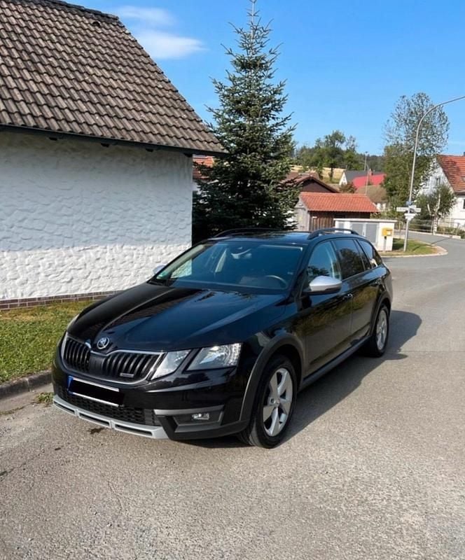 Schwarz Gebraucht 2019 Skoda Octavia Scout Scout 4x4 Kombi | 19.499 € (Fairer Preis) - Bild 1/4