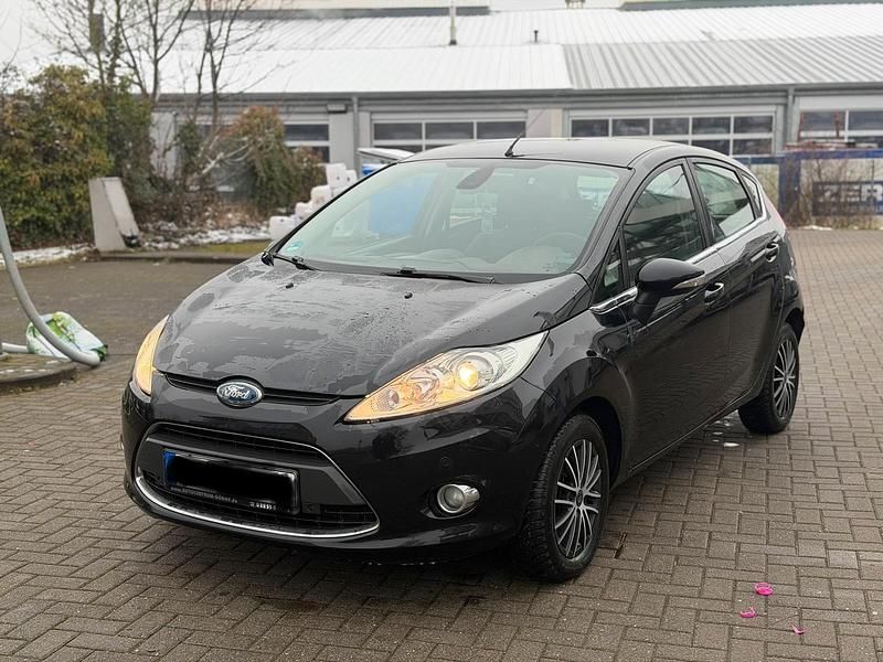 Schwarz Gebraucht 2010 Ford Fiesta Limousine | 2.900 € (Etwas zu teuer) - Bild 1/4