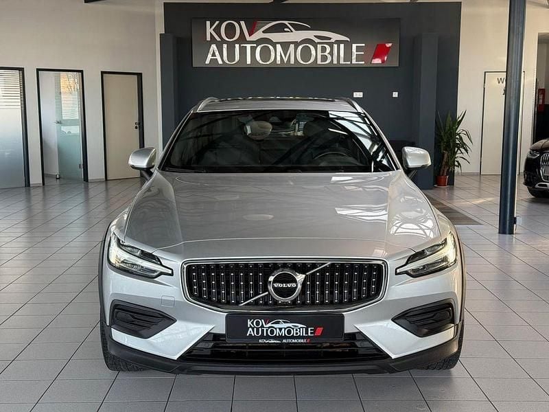 Gebraucht Volvo V60 CC Basis 190 PS (139 kW) 2019 Silber Kombi