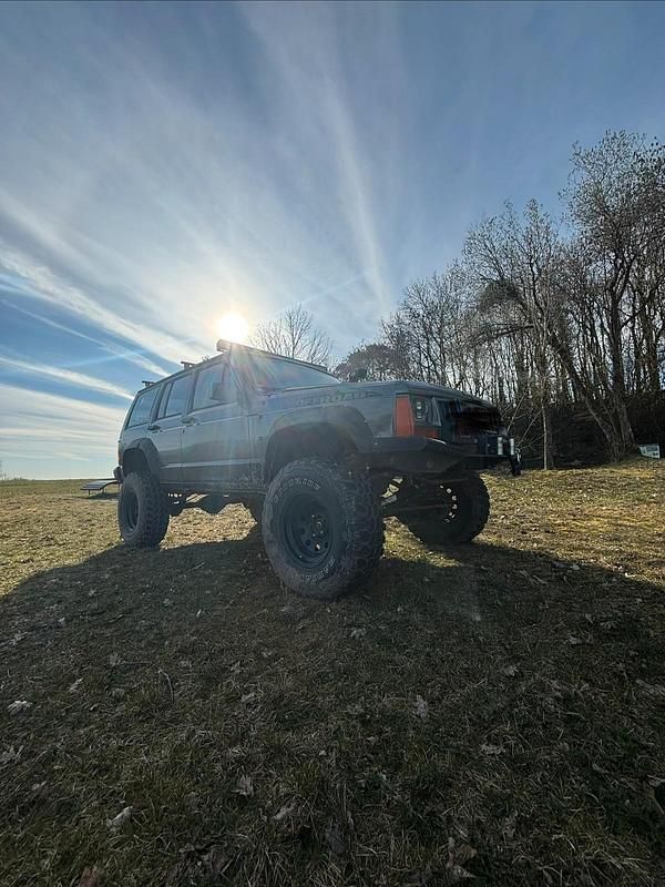 Gebraucht Jeep Cherokee 171 PS (125 kW) 1990 Grau SUV