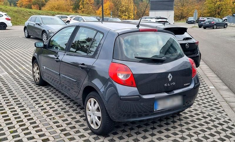 Gebraucht Renault Clio II Dynamique 101 PS (74 kW) 2007 Schwarz Limousine