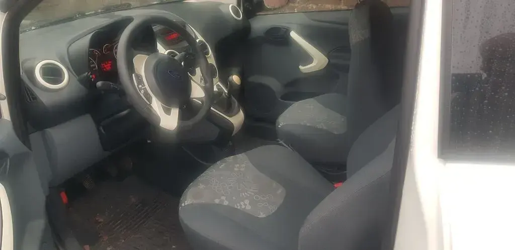 Gebraucht Ford Ka Trend 69 PS (50 kW) 2016 Weiß Kleinwagen