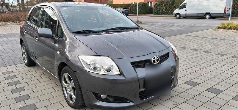 Grau Gebraucht 2009 Toyota Auris Limousine | 4.500 € (Guter Preis) - Bild 1/4
