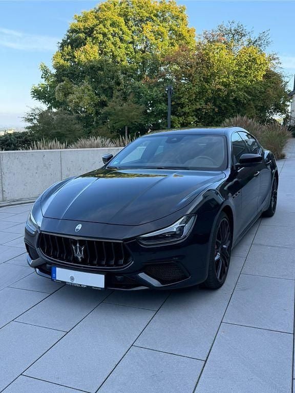 Schwarz Gebraucht 2022 Maserati Ghibli Coupé | 64.800 € - Bild 1/4