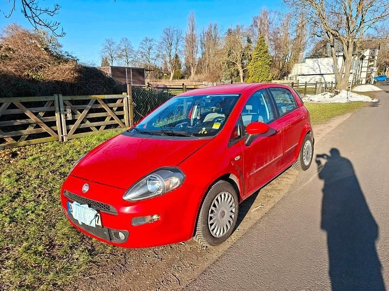 Rot Gebraucht 2012 Fiat Punto Kleinwagen | 4.950 € - Bild 1/4
