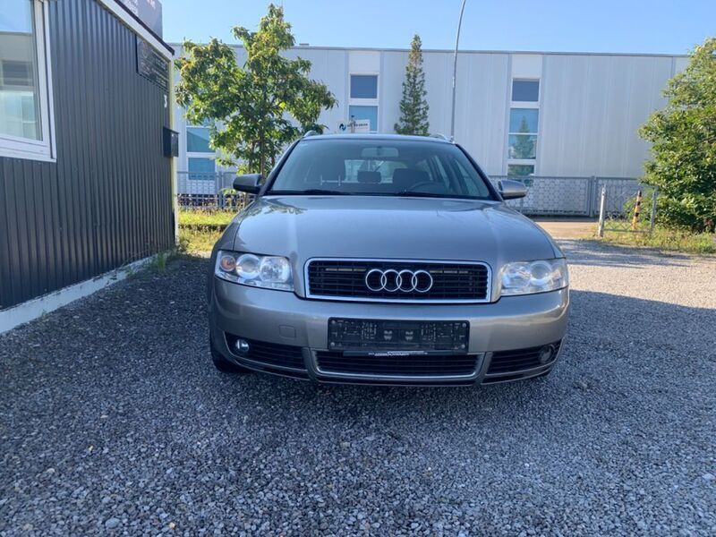 Grau Gebraucht 2004 Audi A4 Kombi | 2.399 € (Fairer Preis) - Bild 1/4