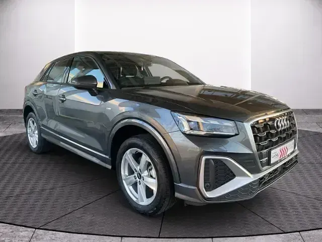 Neu Audi Q2 S-Line 150 PS (110 kW) 2025 Grau SUV