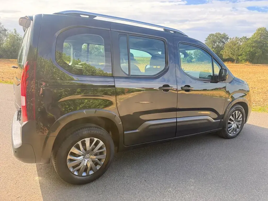Gebraucht Peugeot Rifter Allure 131 PS (96 kW) 2021 Schwarz Van / Kleinbus