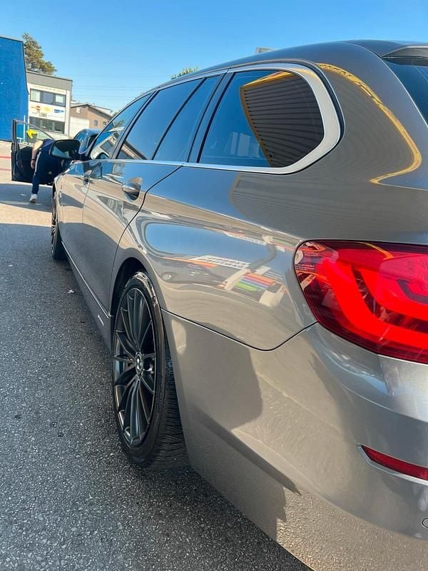 Grau Gebraucht 2010 BMW 520 Kombi | 5.990 € (Superpreis) - Bild 1/4