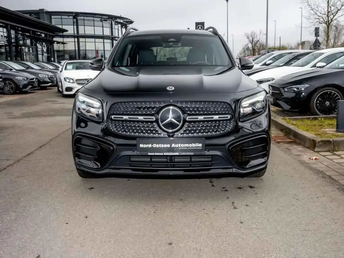 Gebraucht Mercedes GLB200 AMG line 150 PS (110 kW) 2025 Metalliclack kosmosschwarz SUV