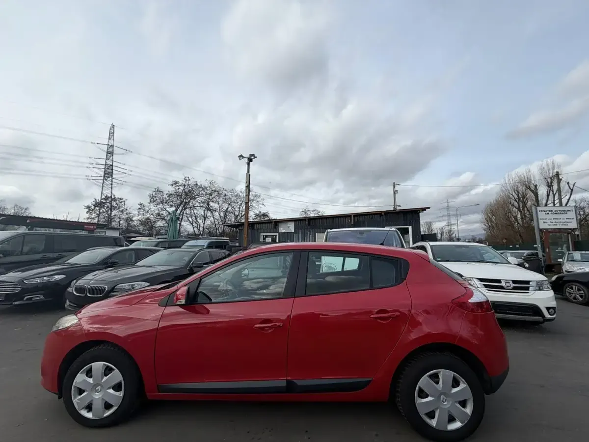 Gebraucht Renault Mégane Expression 101 PS (74 kW) 2010 Rot Limousine