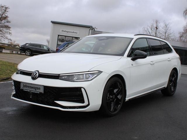 Gebraucht VW Passat R-line 193 PS (141 kW) 2024 Pure white Kombi
