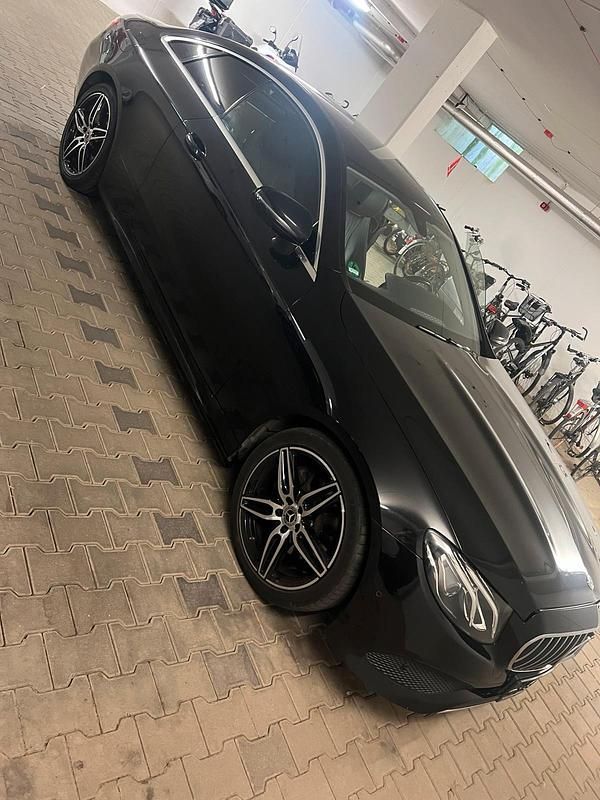 Gebraucht Mercedes E220 194 PS (142 kW) 2017 Schwarz Coupé
