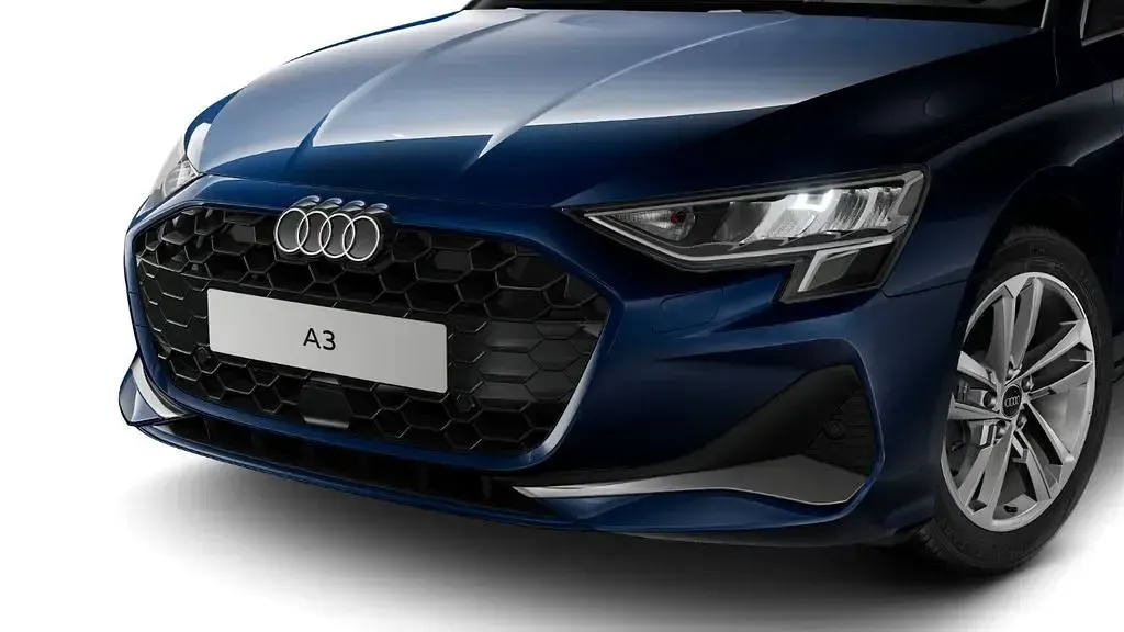 Gebraucht Audi A3 Advanced Plus 116 PS (85 kW) 2025 Navarrablau Limousine