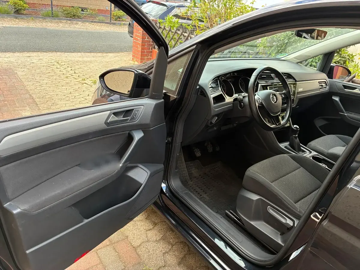 Gebraucht VW Touran 110 PS (80 kW) 2016 Schwarz Van / Kleinbus