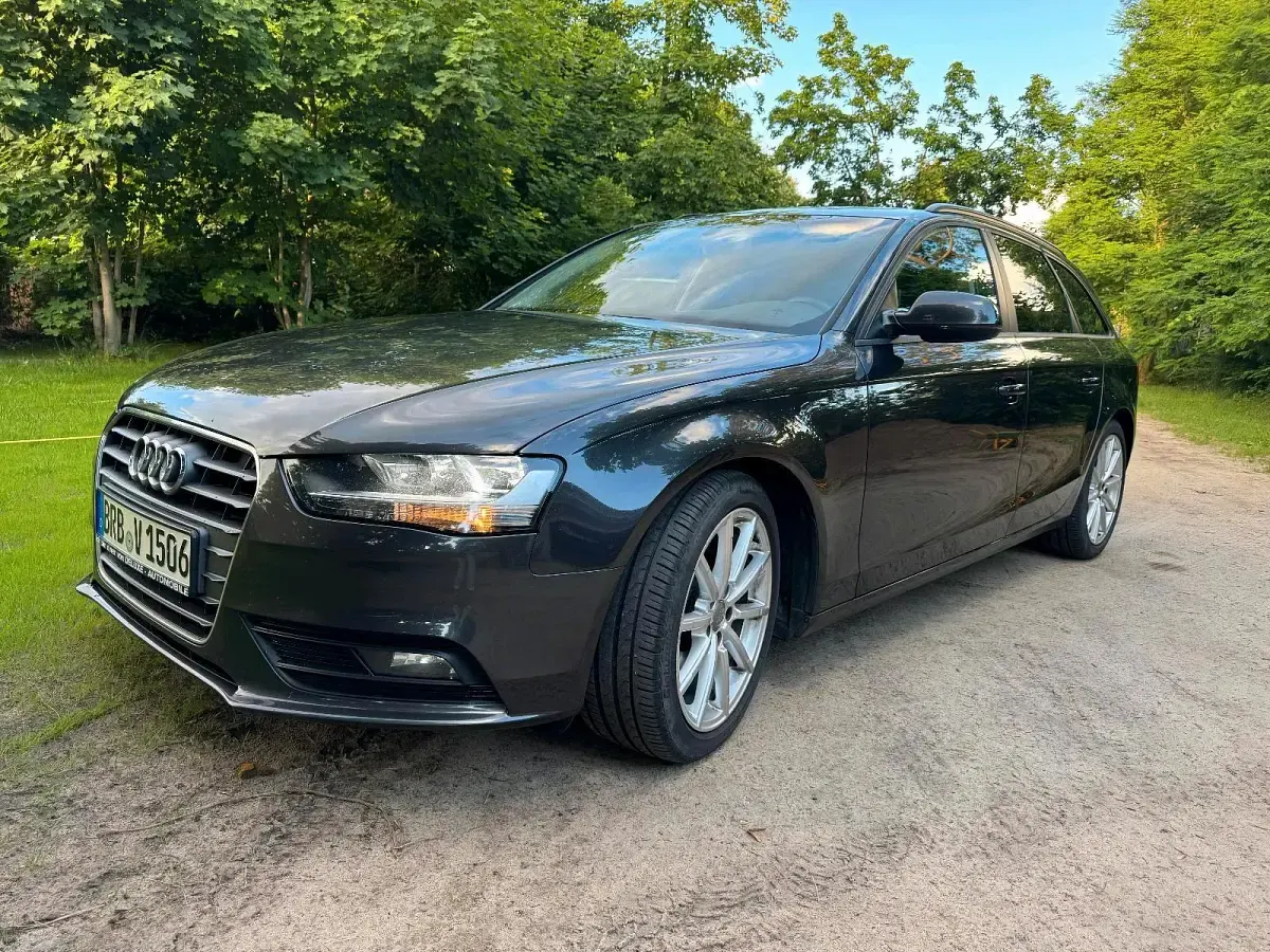 Gebraucht Audi A4 136 PS (100 kW) 2013 Grau Kombi
