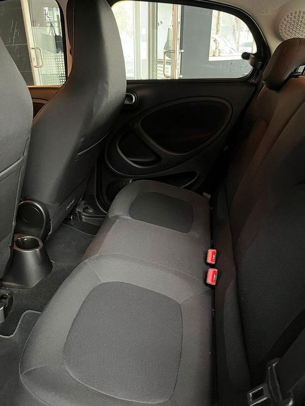 Gebraucht Smart ForFour 90 PS (66 kW) 2019 Schwarz Kleinwagen