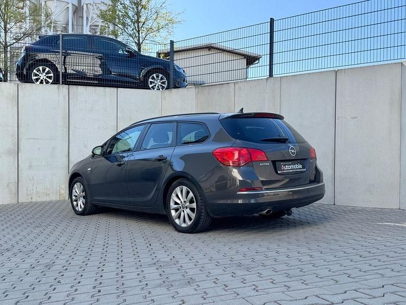 Gebraucht Opel Astra 165 PS (121 kW) 2013 Grau Limousine