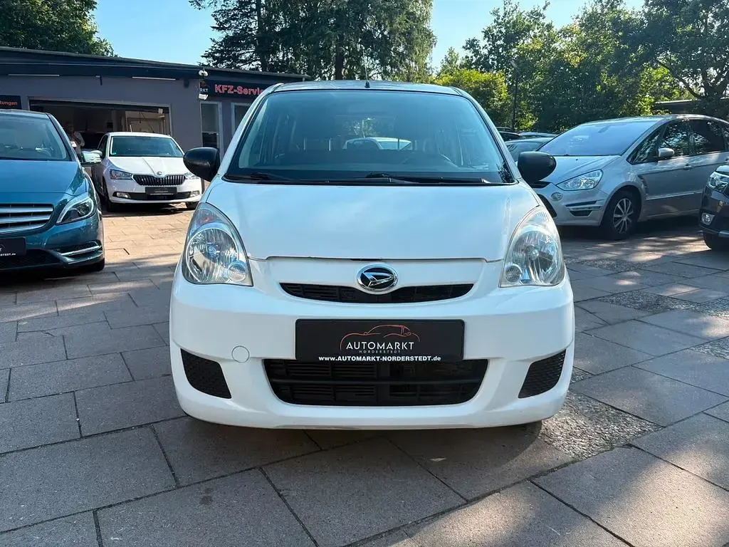 Gebraucht Daihatsu Cuore Plus 58 PS (42 kW) 2010 Weiß Kleinwagen