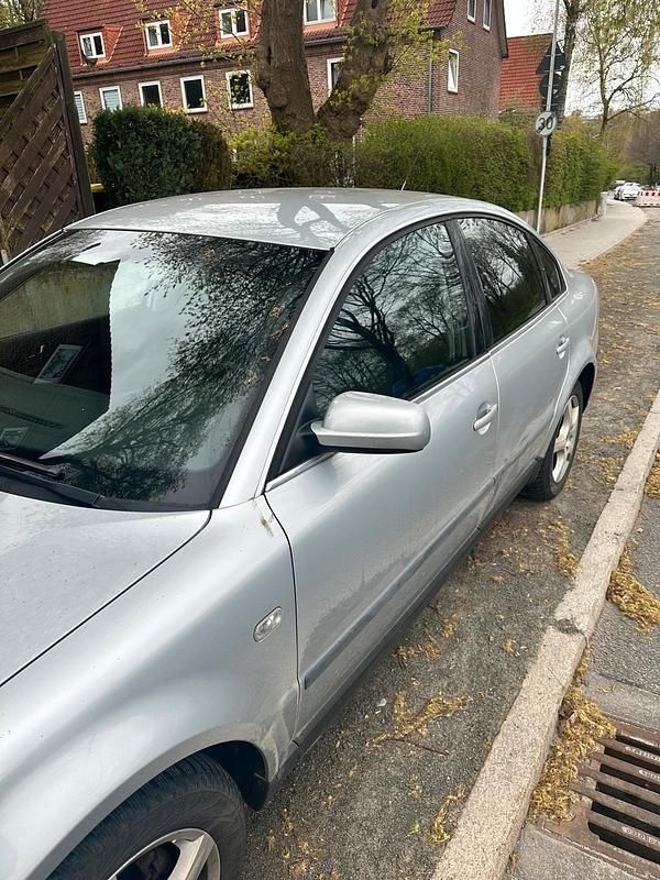 Usata VW Passat 102 CV (75 kW) 2003 Grigio Berlina