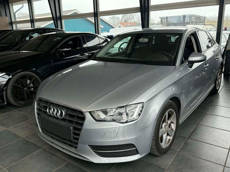 Gebraucht Audi A3 Attraction 110 PS (80 kW) 2014 Silber Limousine