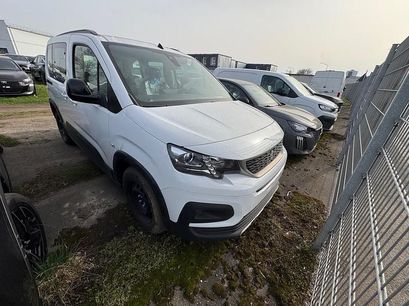 Neu Peugeot e-Rifter Allure 100 kW (136 PS) 2025 Icy weiss Van / Kleinbus