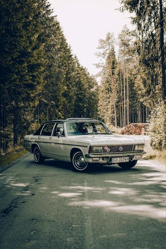 Weiß Gebraucht 1974 Opel Admiral S Limousine | 15.500 € - Bild 1/4