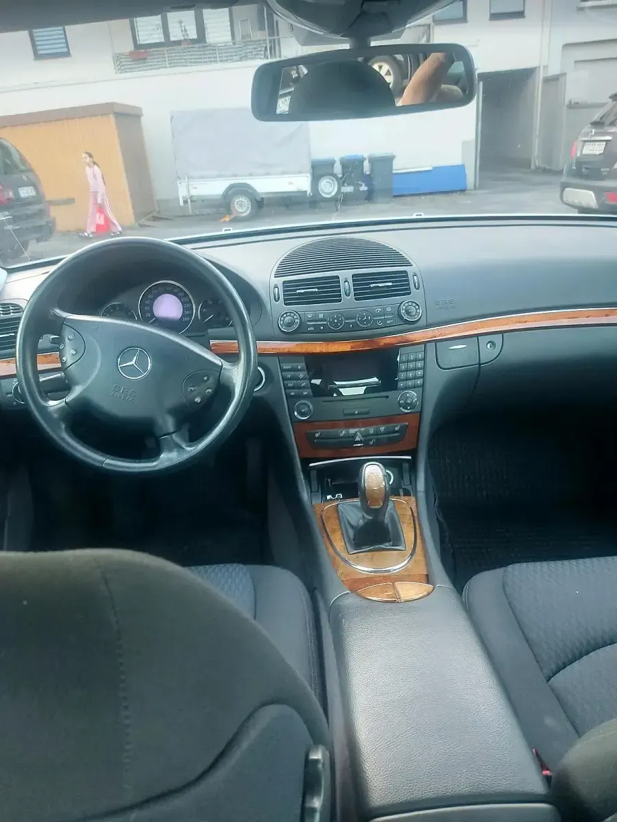 Gebraucht Mercedes E200 146 PS (107 kW) 2003 Silber Limousine