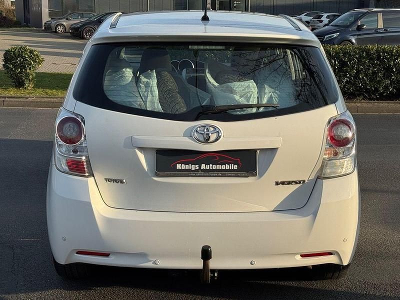 Gebraucht Toyota Verso Edition 132 PS (97 kW) 2011 Weiß Van / Kleinbus