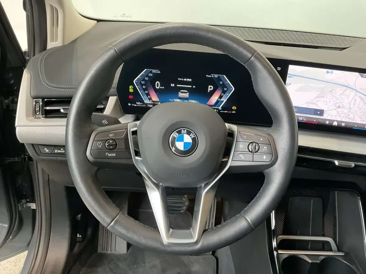 Gebraucht BMW 220 156 PS (114 kW) 2025 Grau Van / Kleinbus