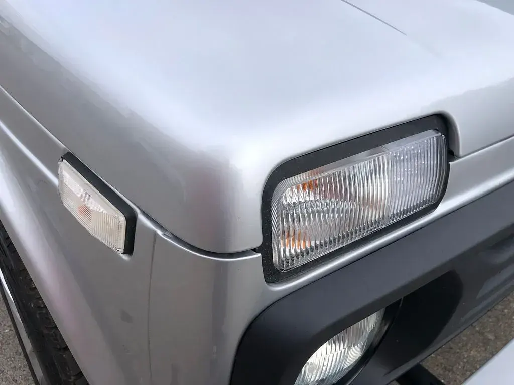 Neu Lada niva 83 PS (61 kW) 2026 Silber SUV