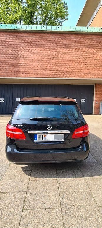 Schwarz Gebraucht 2014 Mercedes B180 Van / Kleinbus | 11.500 € (Superpreis) - Bild 1/4