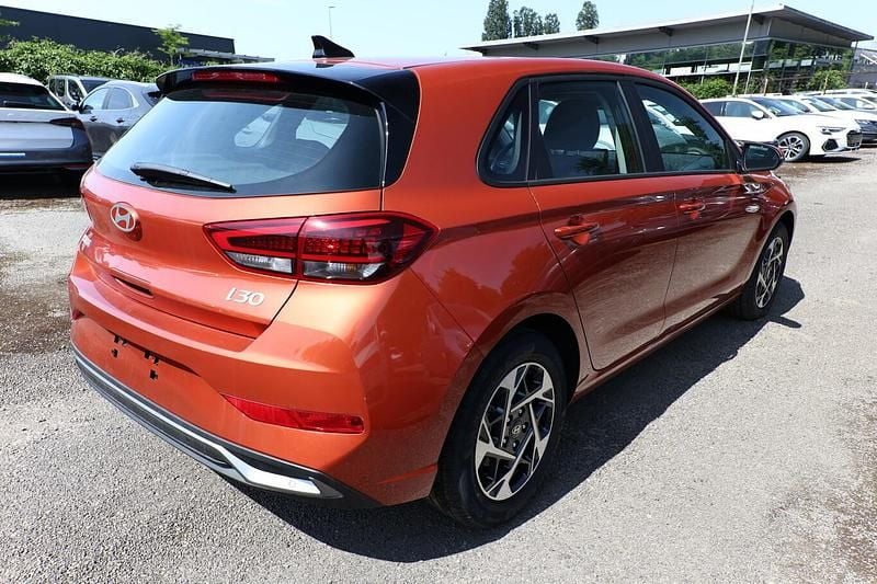 Neu Hyundai i30 Advantage 101 PS (74 kW) 2025 Grau Limousine