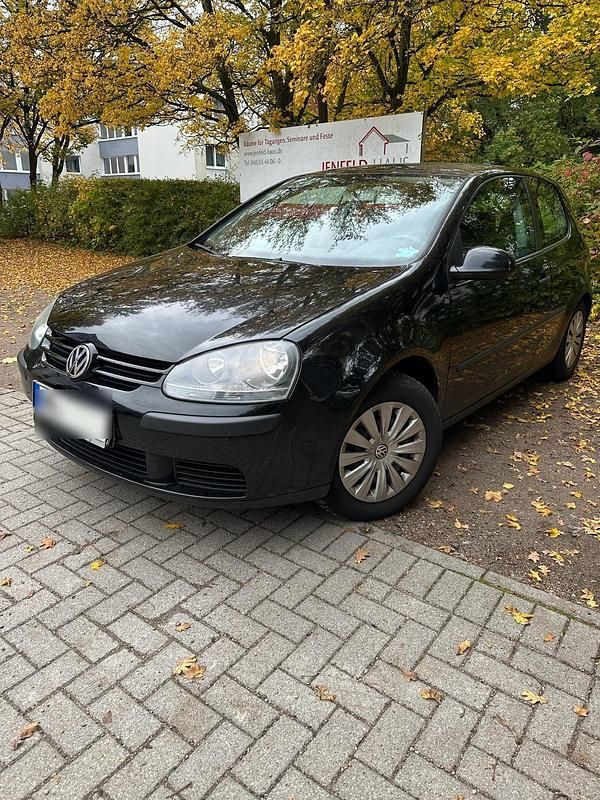 Schwarz Gebraucht 2004 VW Golf V Kleinwagen | 1.000 € (Superpreis) - Bild 1/4