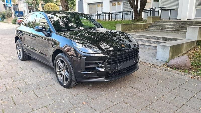 Schwarz Gebraucht 2020 Porsche Macan SUV | 46.699 € (Guter Preis) - Bild 1/4
