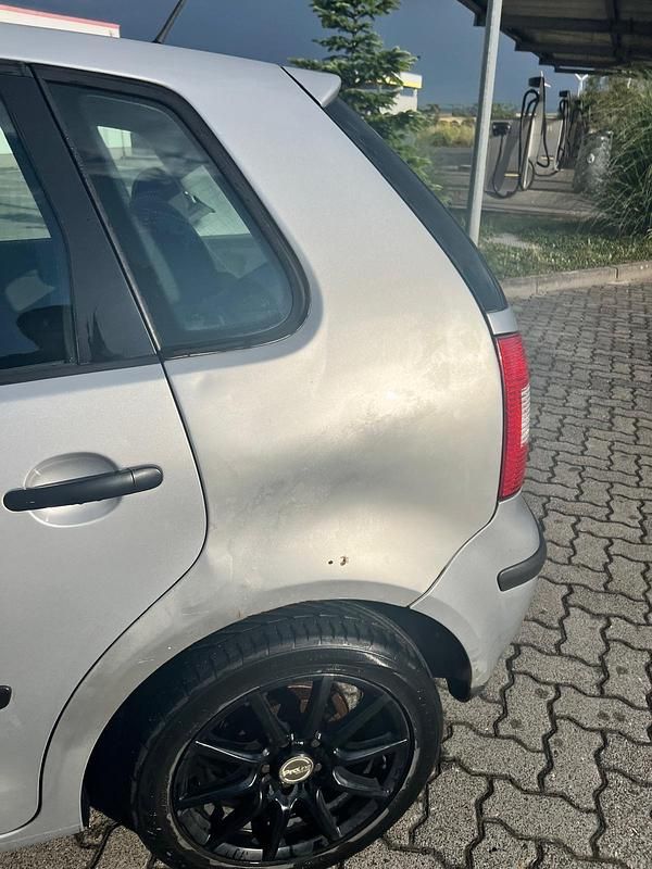 Gebraucht VW Polo 64 PS (47 kW) 2004 Silber Kleinwagen