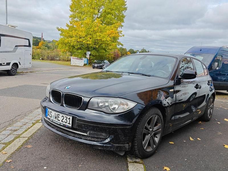 Schwarz Gebraucht 2011 BMW 116 Lifestyle Kleinwagen | 1.900 € - Bild 1/4