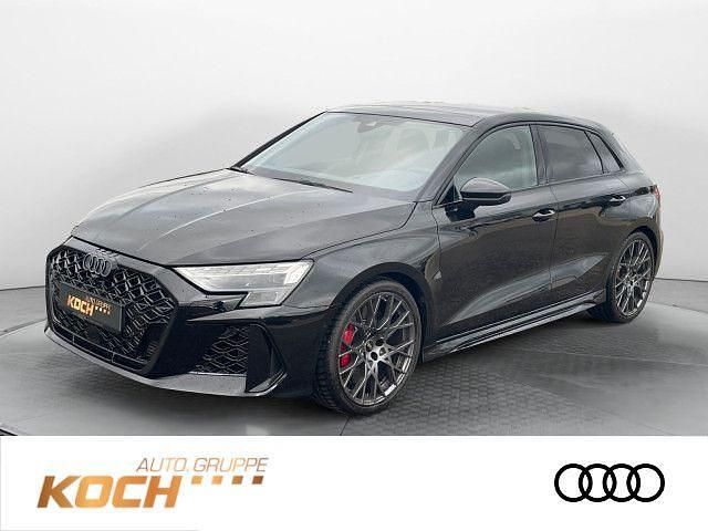Mythosschwarz metallic Gebraucht 2025 Audi RS3 Sportback Sport Kleinwagen | 68.890 € (Guter Preis) - Bild 1/4