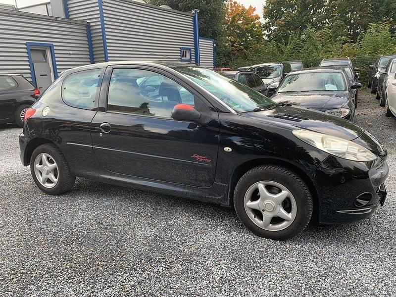 Gebraucht Peugeot 206+ Basis 75 PS (55 kW) 2010 Kleinwagen
